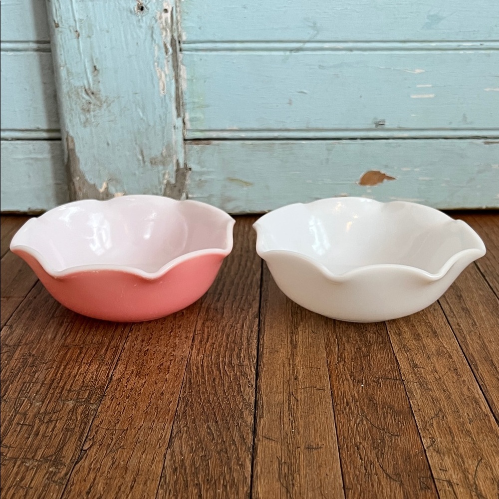 Set of 2 Vintage Hazel-Atlas Ruffled Crinoline Milk Glass Bowls